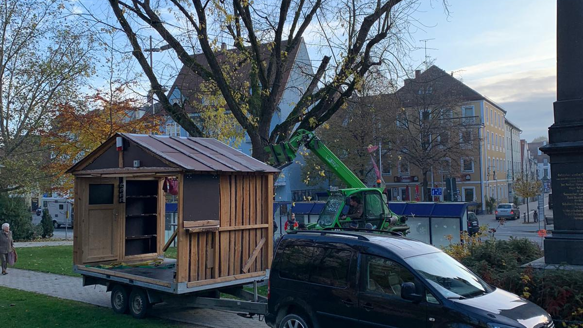 wichtelhuette-auf-dem-haenger