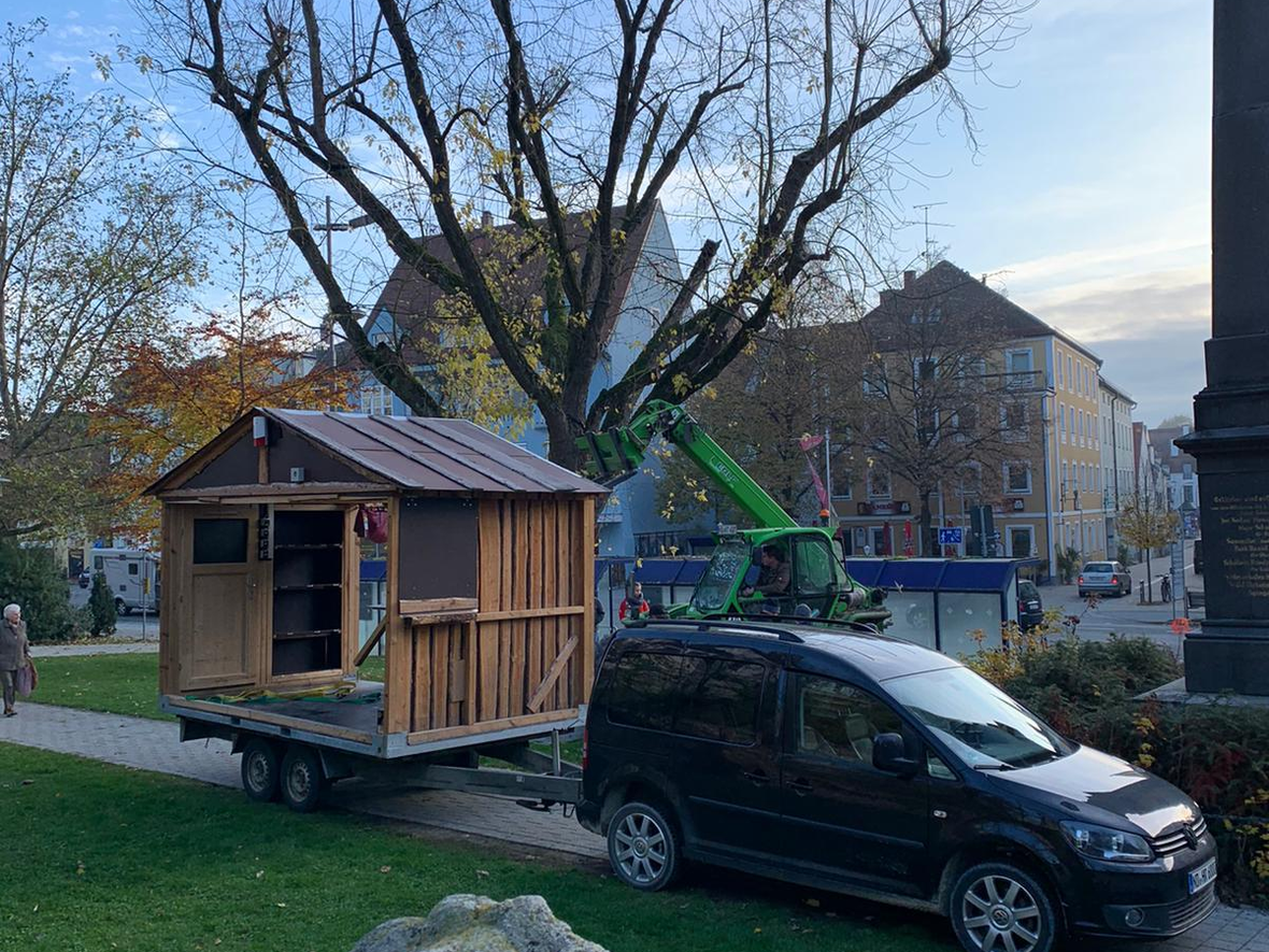 wichtelhuette-auf-dem-haenger