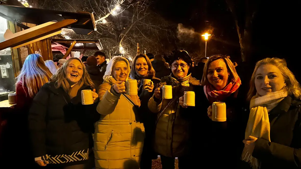 Eine große gemütliche Trinkrunde mit unseren Klassikern Pönsch, Punsch, Sportler, Italiener und mehr...